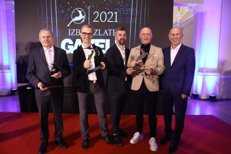 Od leve proti desni Franc Pišek v družbi prejemnikov zlate in bronaste gazele, foto Luka Cjuha za Dnevnik